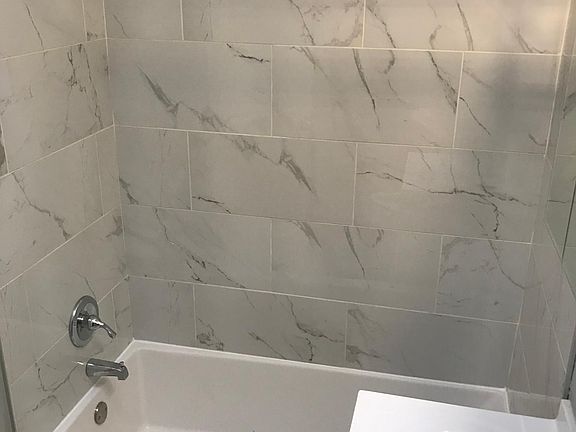 4th image of 2731 N Austin Ave #6