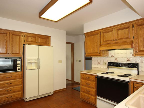 4th image of 4011 S Lipton Ave