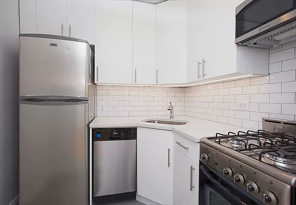 5th image of 155 E 34th St APT 8L
