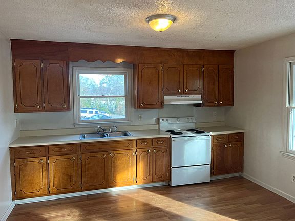 3rd image of 211 E Maine Ave