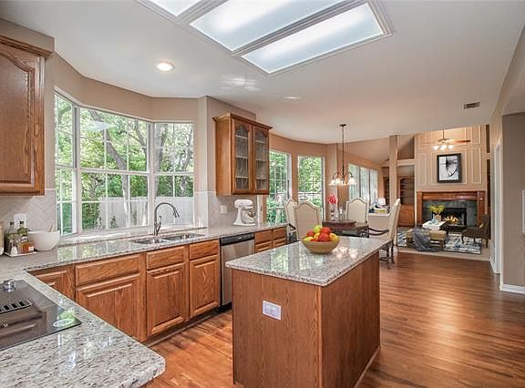 5th image of 2401 Brittany Ln