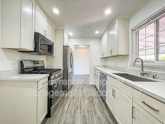 3rd image of 3100 Santa Maria Ave