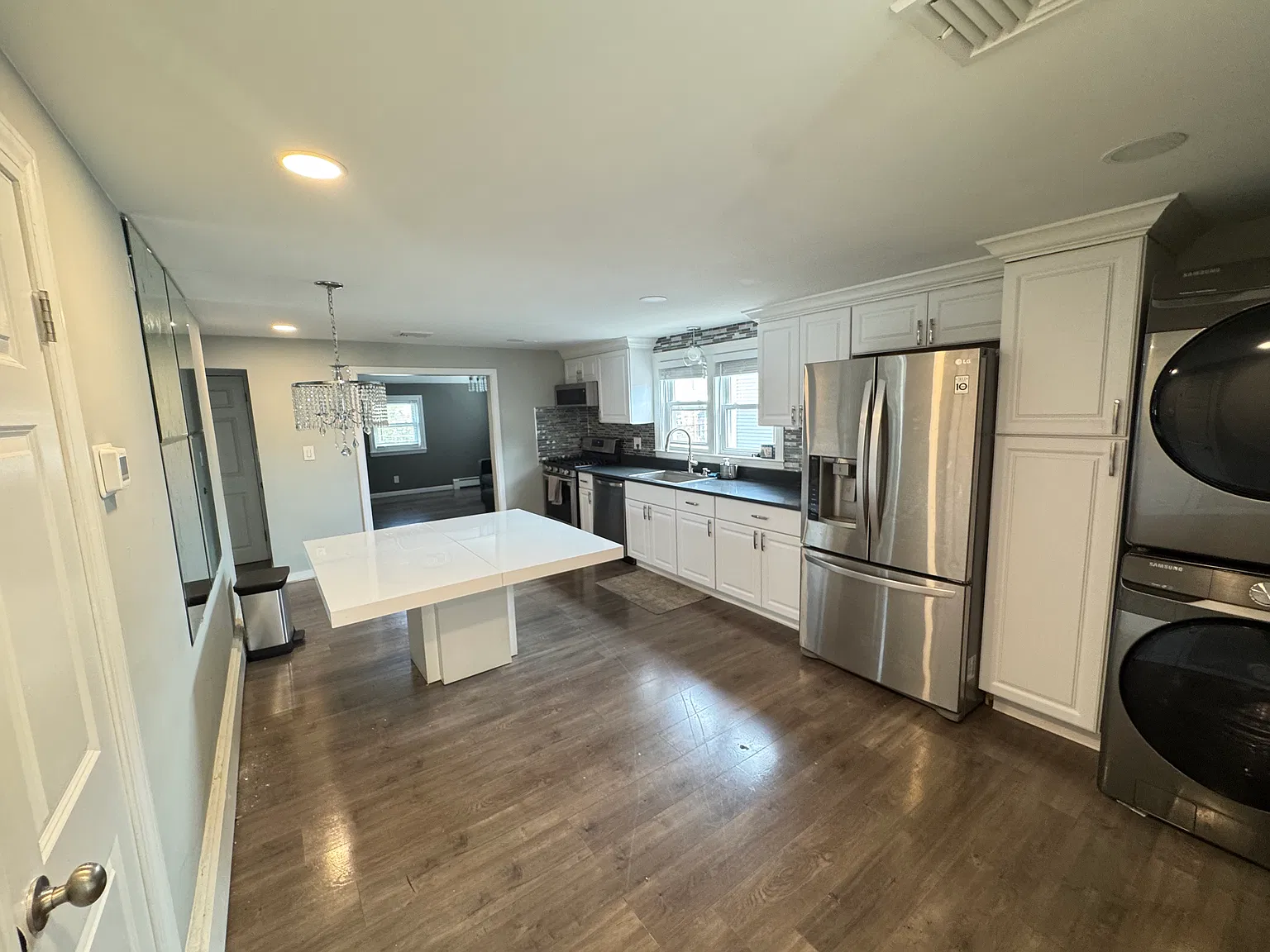 3 bed, 1154 sqft, $3,600 — Photo 1