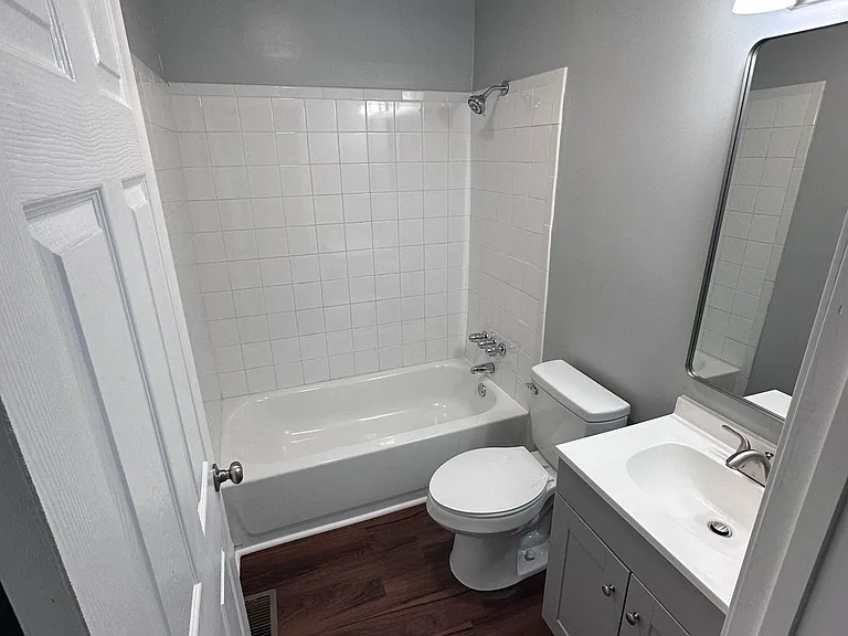 4926 Daleray Dr — Photo 6