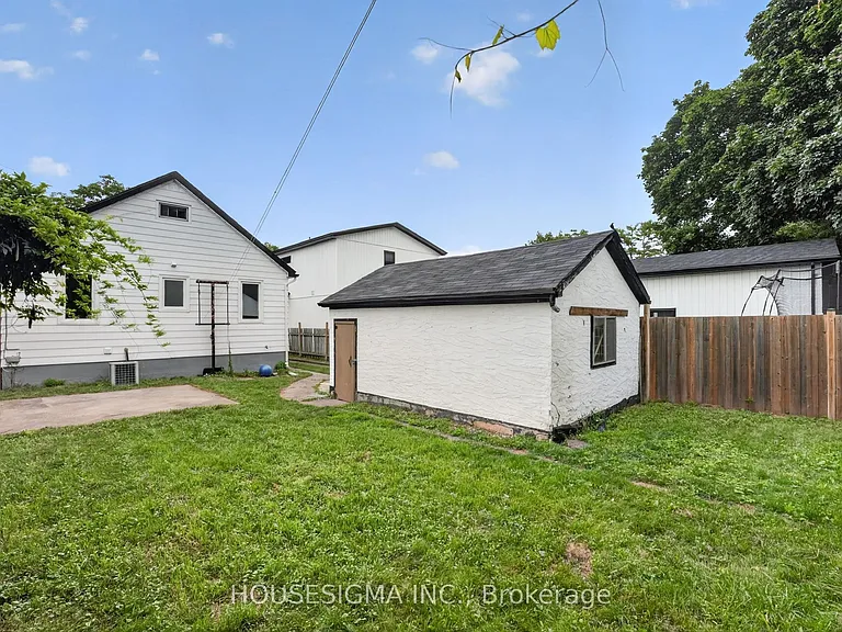 342 Carlton St — Photo 31