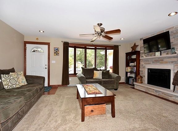 3rd image of 1816 Tudor Ln