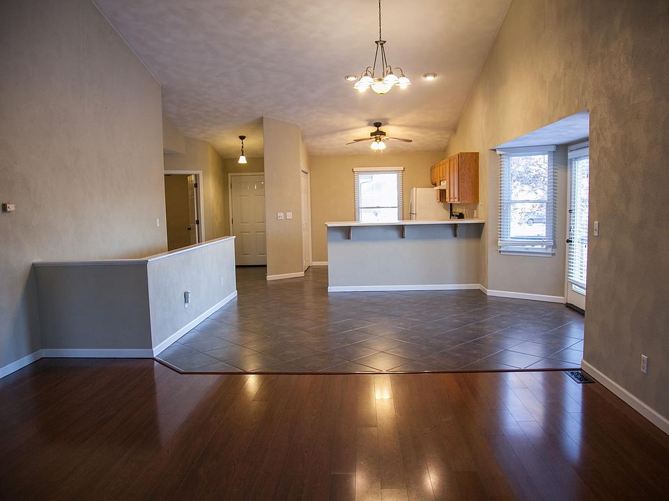 1st image of 33 Old Orchard Ln