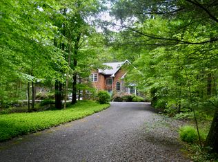 491 Pheasant Ln, Buck Hill Falls, PA 18323