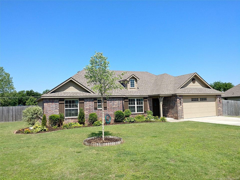 2nd image of 21120 S Andreas Rd