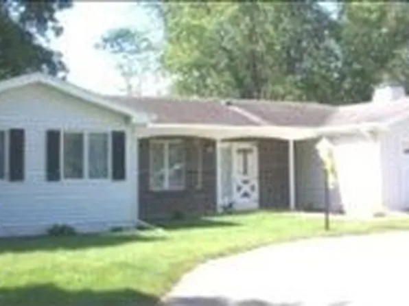 1105 Kelly Ln, Dubuque, IA 52003