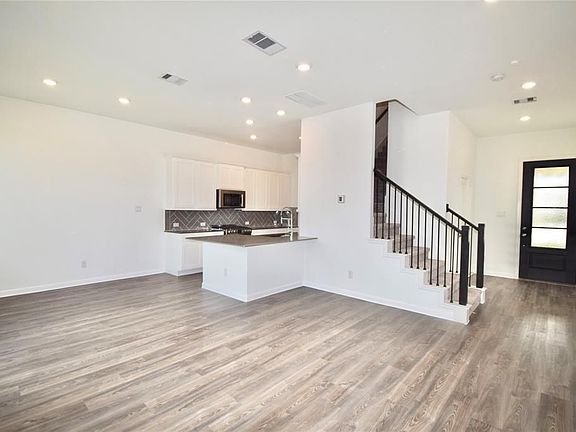 3rd image of 22630 Sutherland Bend Ln