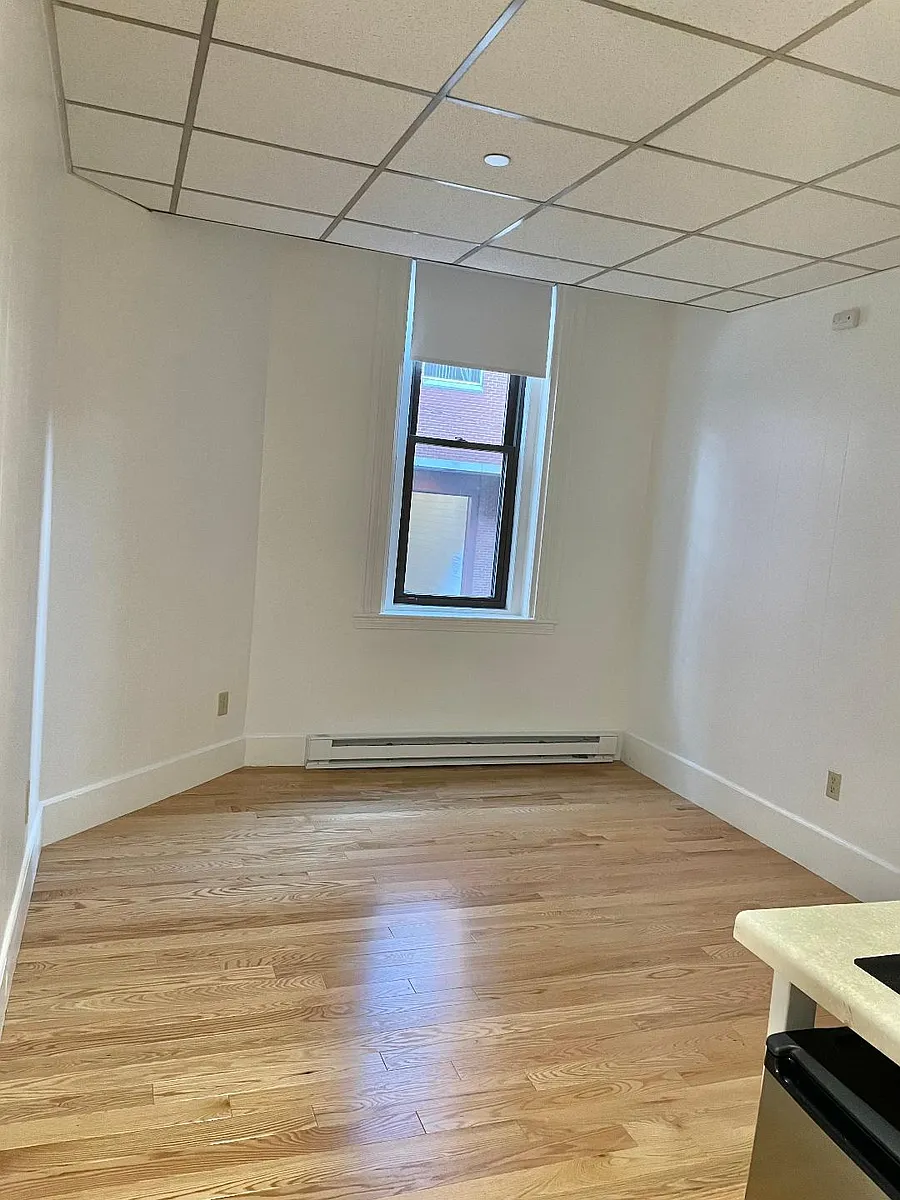 Building Photo - 272 Newbury St #3