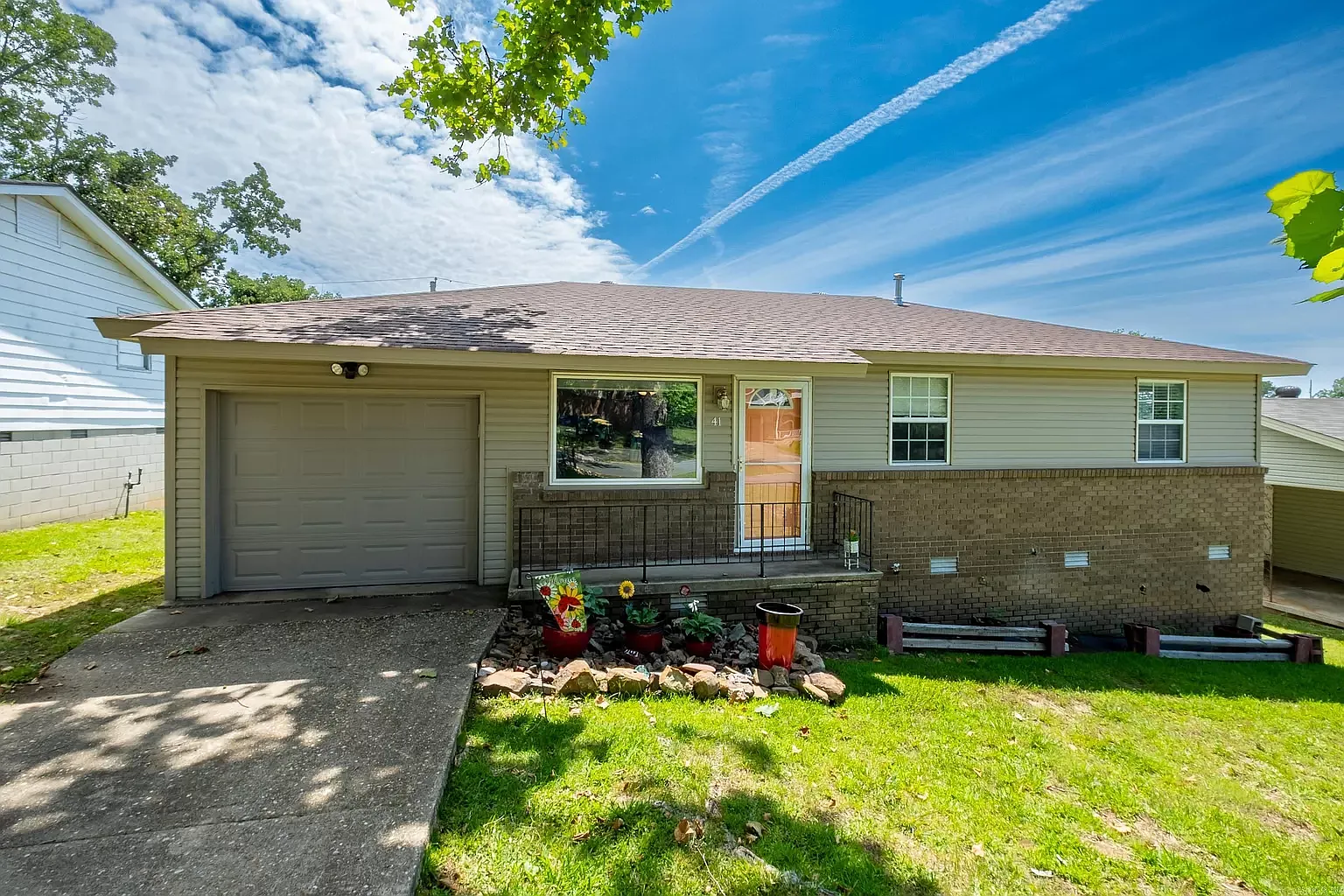 3 bed, 910 sqft, $1,400 — Photo 1