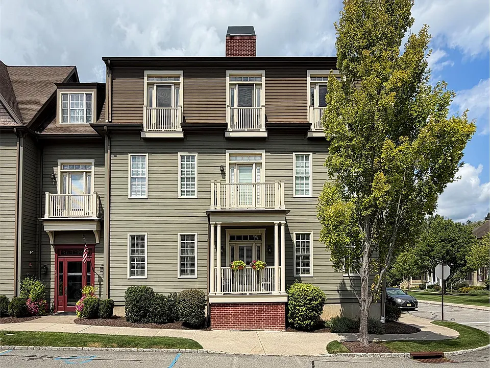 19 Cropsey St #1D