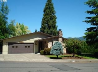 310 S 68th Pl, Springfield, OR 97478