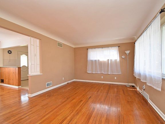 4th image of 1489 Balfour Ln