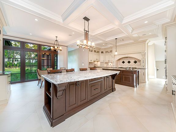 4th image of 44 Nassau Dr