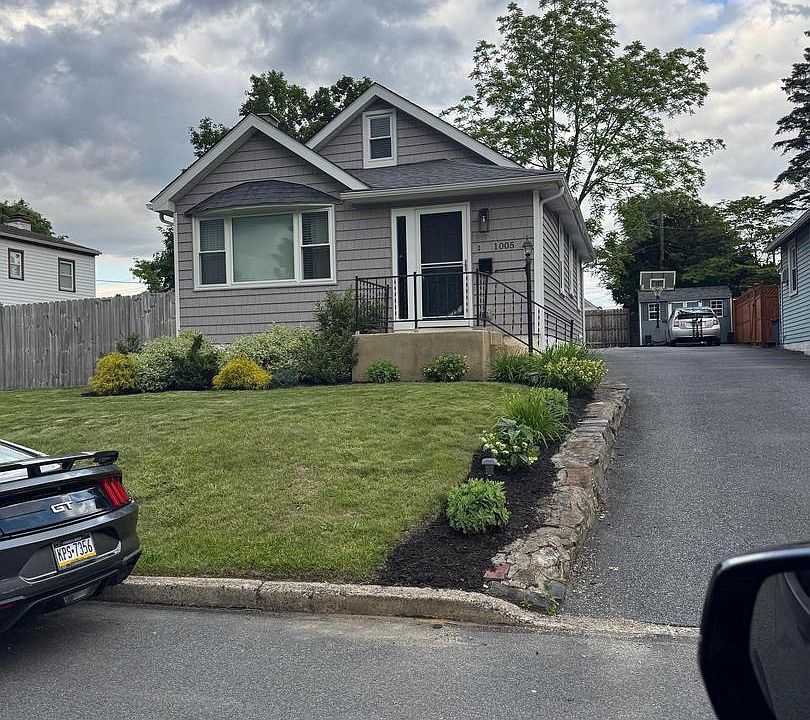 1st image of 1005 Woodcliffe Ave
