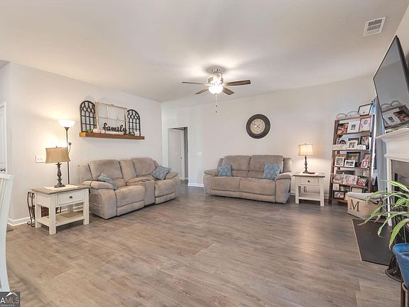 3rd image of 2100 Westbrook Rd