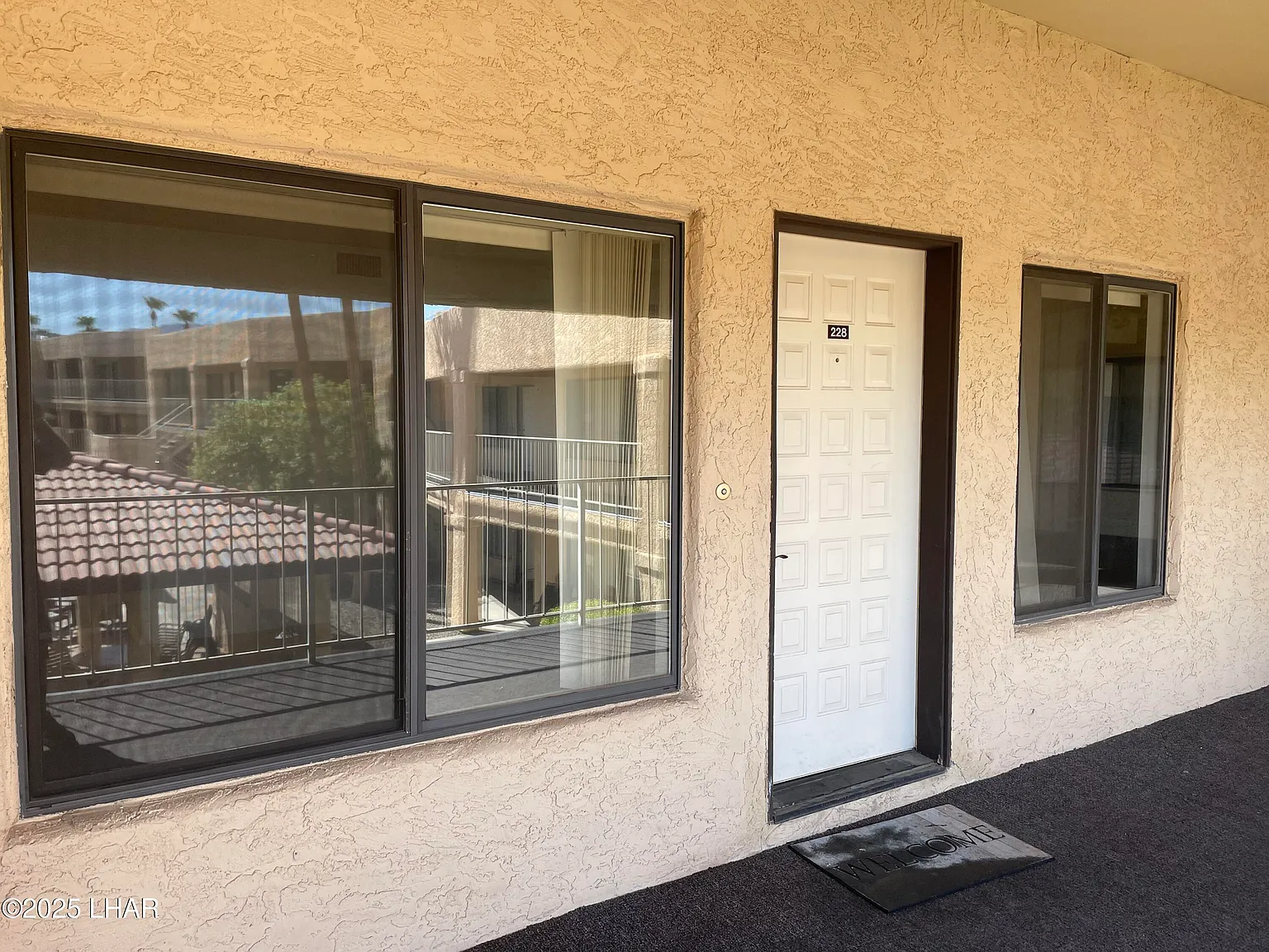 1 bed, 1.5 bath, 651 sqft, $1,250 — Photo 2