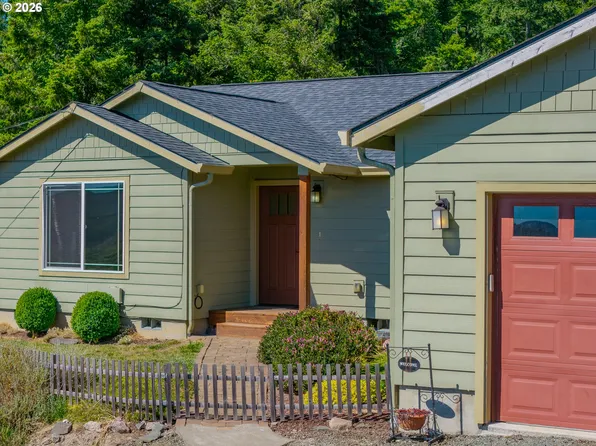 2217 King Ln, Myrtle Point, OR 97458