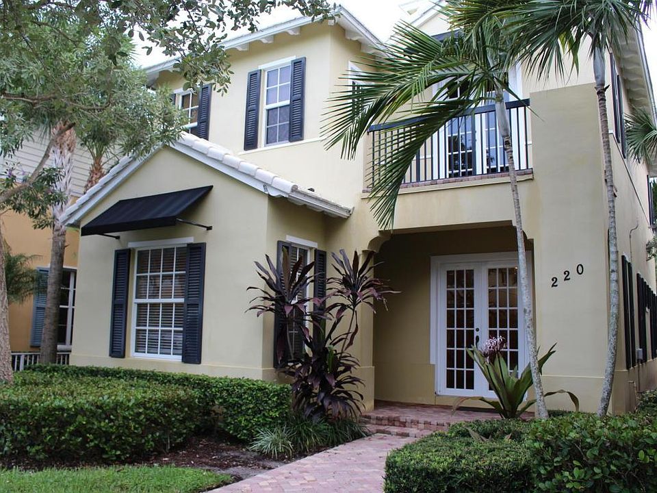 2nd image of 220 W Bay Cedar Cir