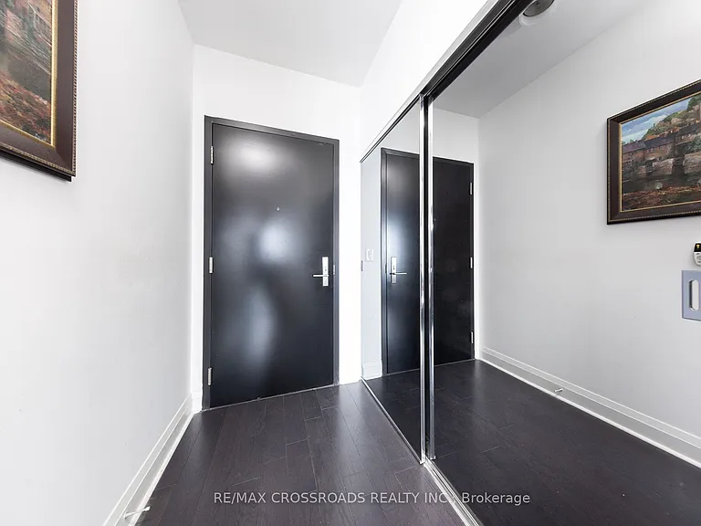 1080 Bay St #4509 — Photo 25