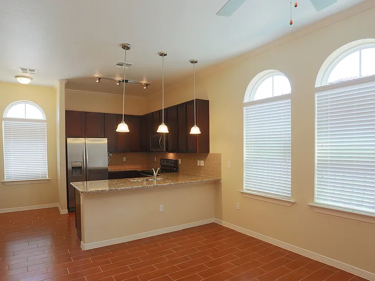 Bella Estancias Apartment Homes — Photo 15