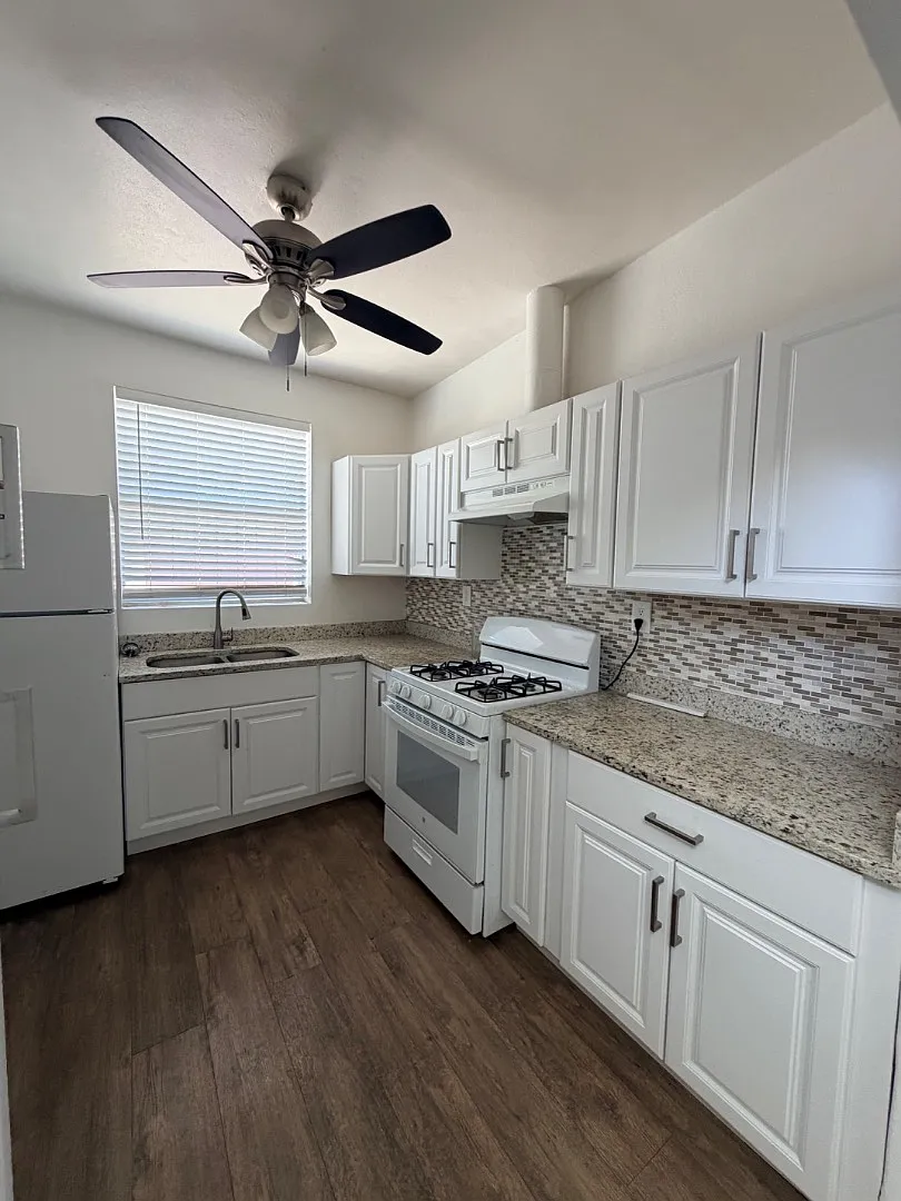 2221 Bassett Ave - Unit A — Photo 3