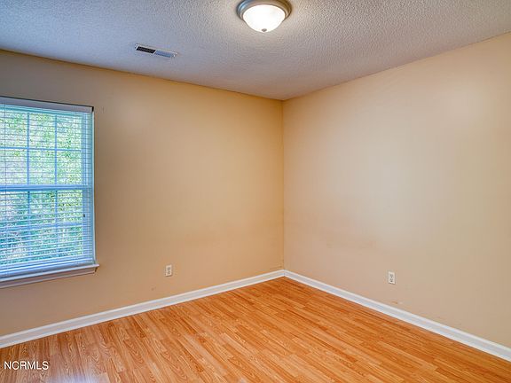 3rd image of 509 Richmond Cir