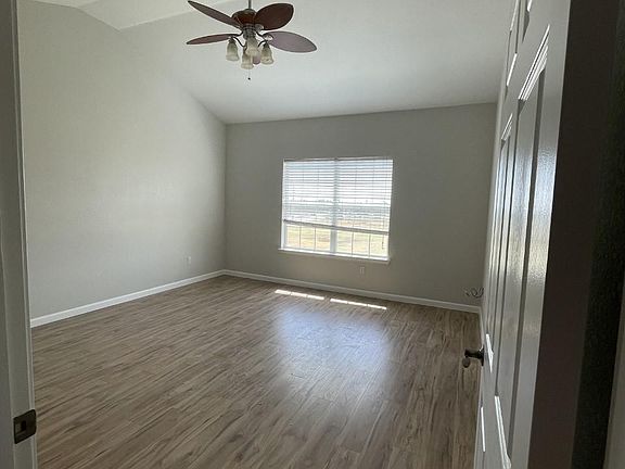 3rd image of 127B Castleridge Dr #127B