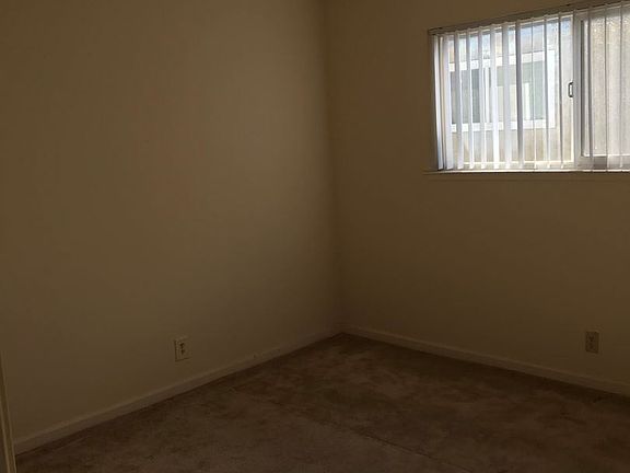 5th image of 710 Harvard Ave APT D