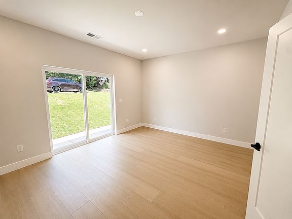 4th image of 12 Chicora Ave #B