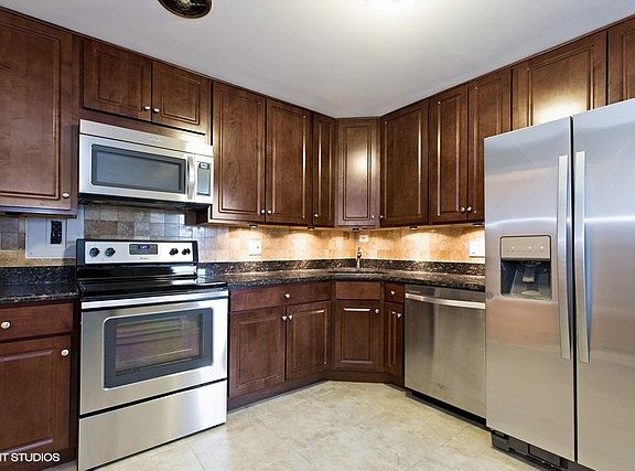 3rd image of 5033 N Wolcott Ave #3B