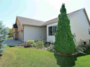 5406 Meadowlark Ln, Cedar Falls, IA 50613