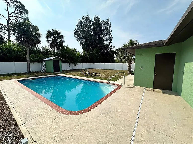 390 Kenova St — Photo 16