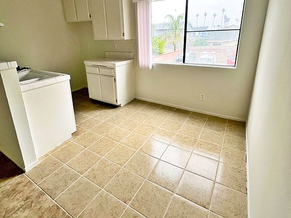 3rd image of 828 N Neptune Ave #6