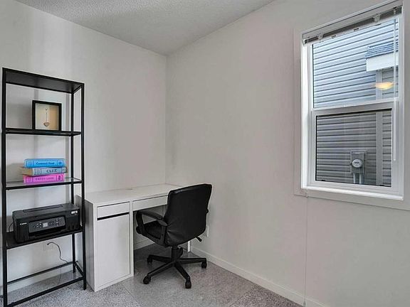 5th image of 209 S Copperpond Parade SE