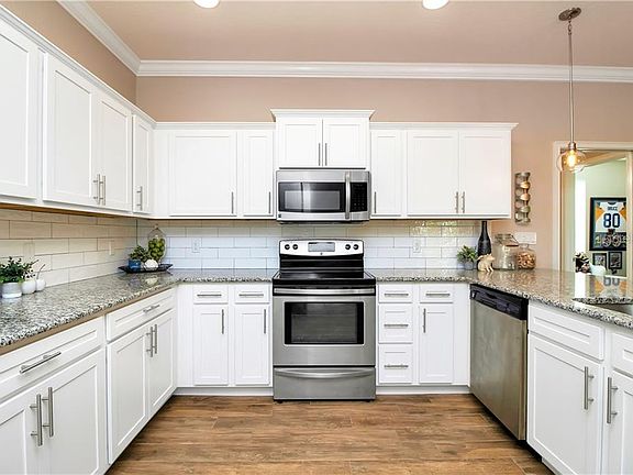 3rd image of 8403 Leona Ave