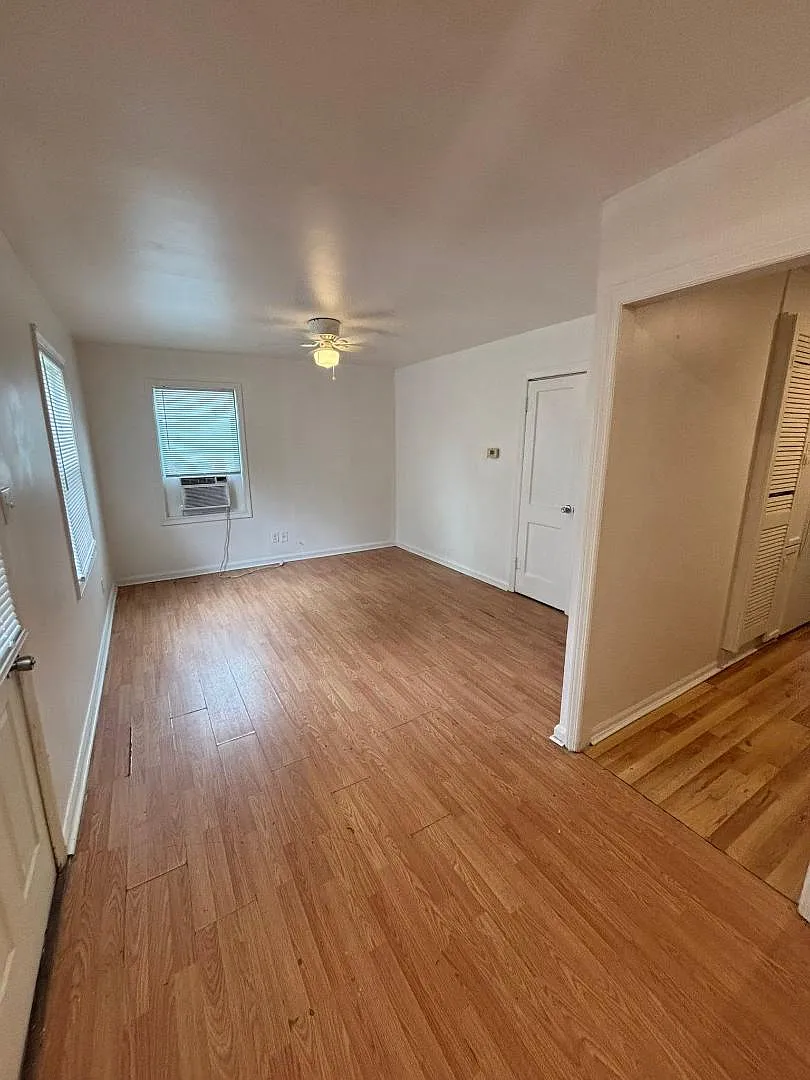 710 Van Buren - 712 — Photo 2