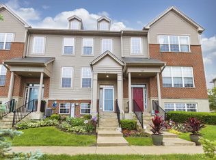 419 Station Park Cir, Grayslake, IL 60030