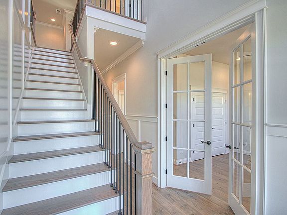 2nd image of 264 Valley Bend Dr