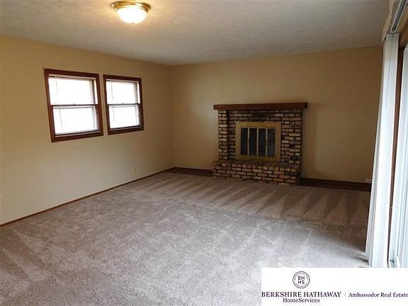 5th image of 121 Kirby Ave