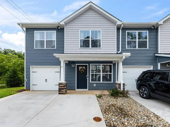 4 Virginia Commons Dr, Arden, NC 28704