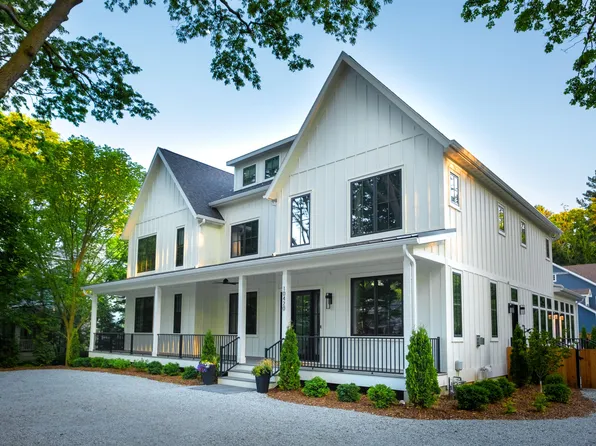 10420 Smith Rd, Union Pier, MI 49129