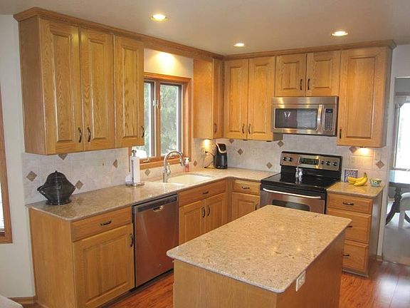 2nd image of 611 S Hills Dr