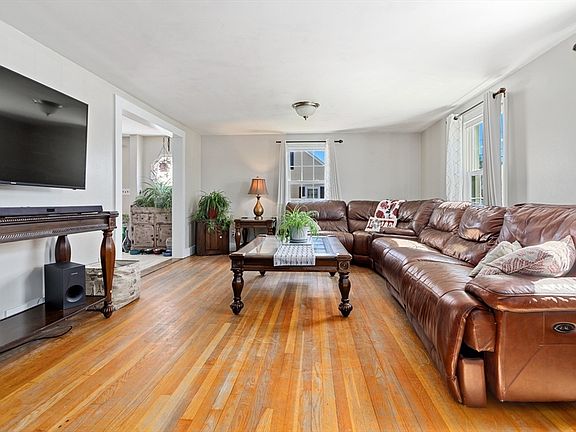 5th image of 254 Lincoln Ave
