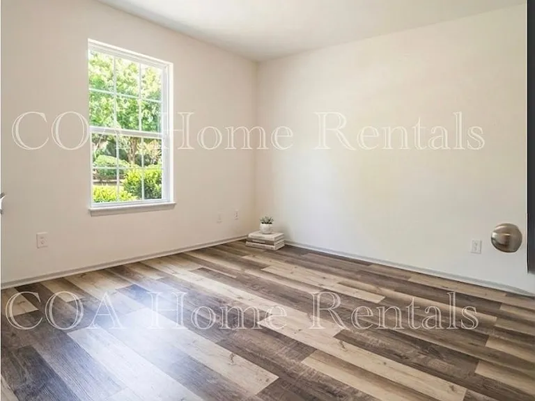 1249 N Minnesota Ave — Photo 8