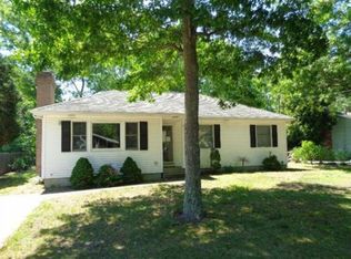 40 School St, Hampton Bays, NY 11946