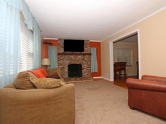 5th image of 1321 Mimosa Ln